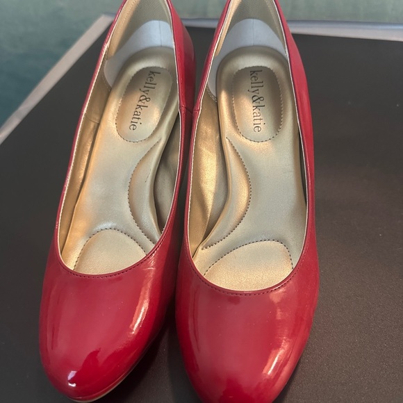 Kelly & Katie Glossy Red Patent Heels - Picture 3 of 6